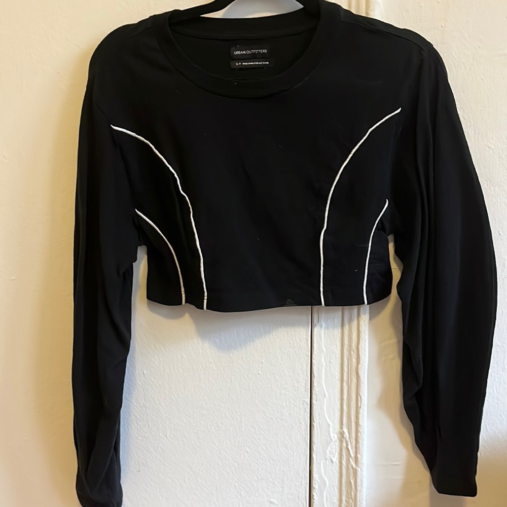 Urban Outfitters LS Black Cropped Top